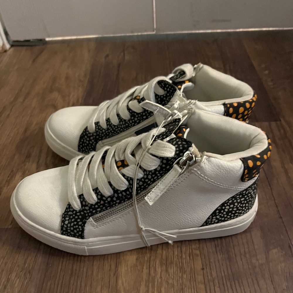 Casual shoes